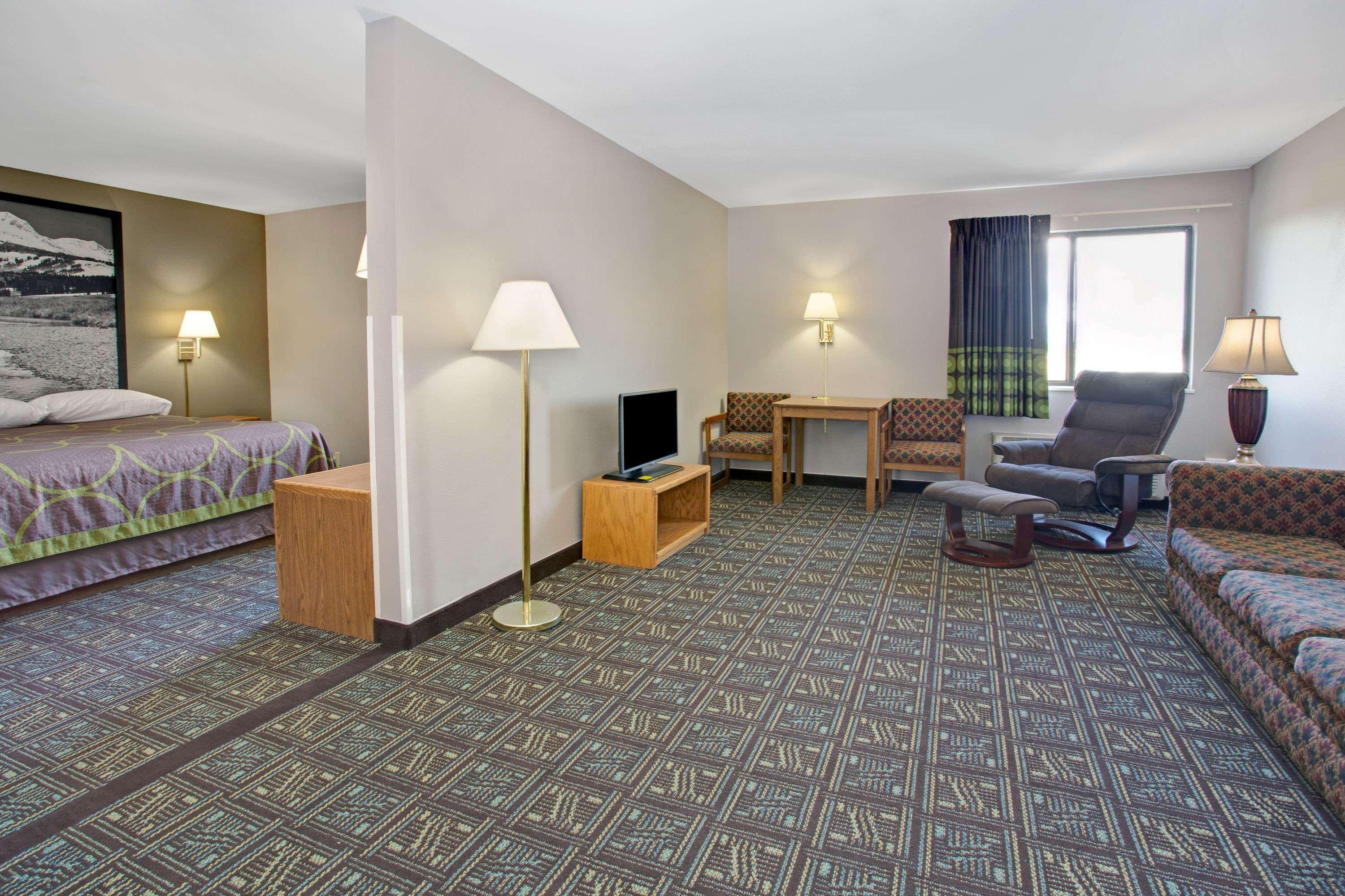 Super 8 By Wyndham Fort Collins Exterior photo
