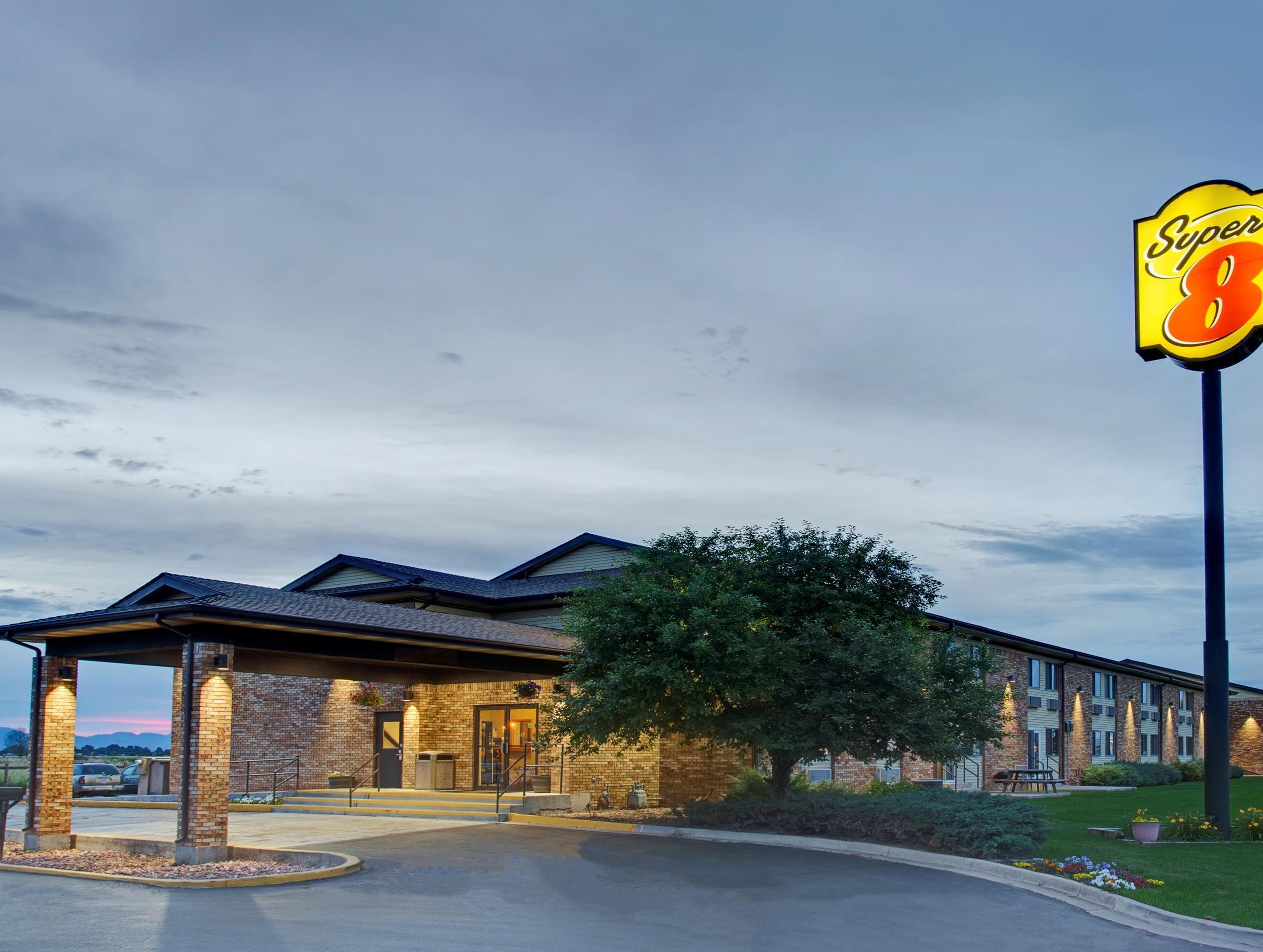 Super 8 By Wyndham Fort Collins Exterior photo